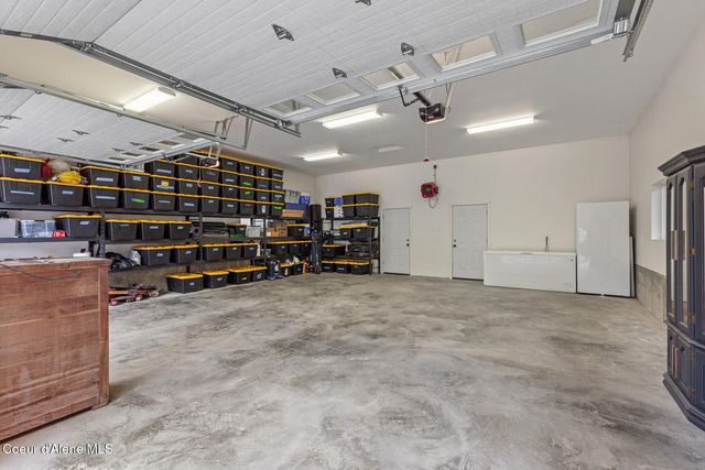 32055 N Konikson LN, Athol, ID 83801