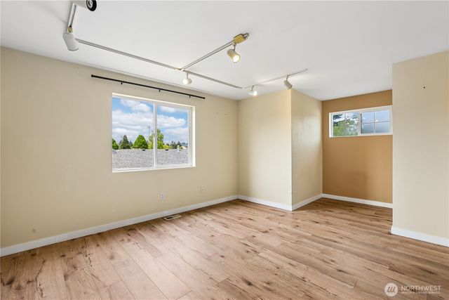 5417 156th Avenue Ct E, Sumner, WA 98390