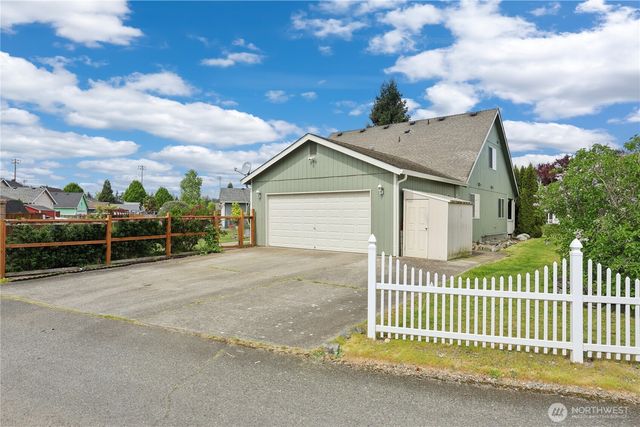 5417 156th Avenue Ct E, Sumner, WA 98390