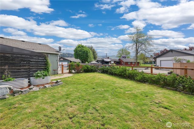5417 156th Avenue Ct E, Sumner, WA 98390
