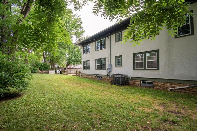 5331 Charlotte Street, Kansas City, MO 64110