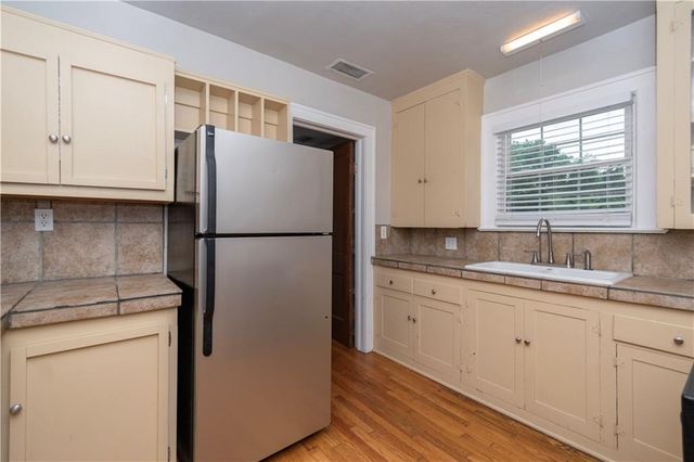 5331 Charlotte Street, Kansas City, MO 64110