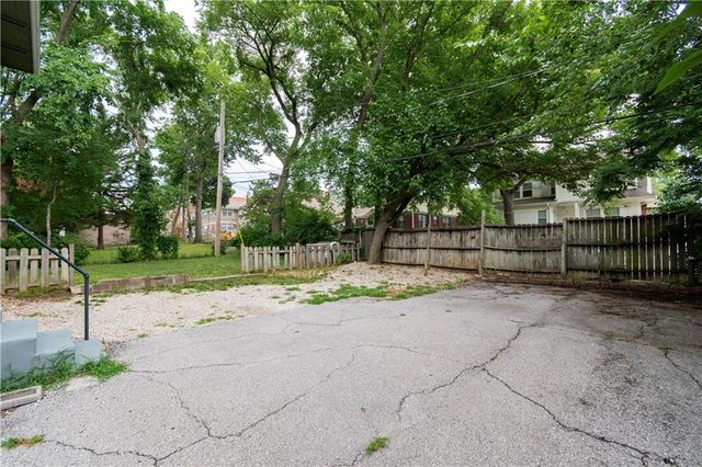 5331 Charlotte Street, Kansas City, MO 64110