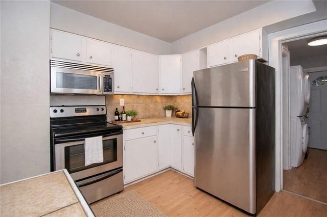 5331 Charlotte Street, Kansas City, MO 64110