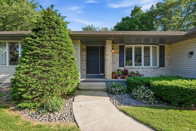 423 Butternut Drive, Oregon, WI 53575