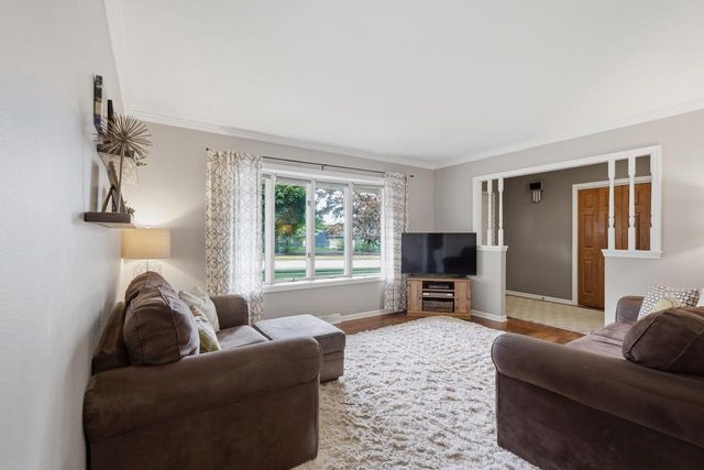423 Butternut Drive, Oregon, WI 53575