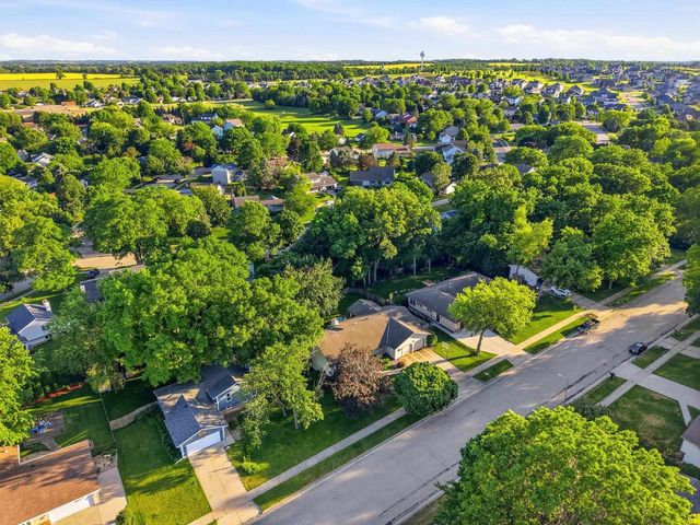 423 Butternut Drive, Oregon, WI 53575