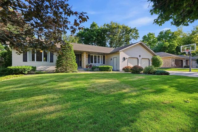 423 Butternut Drive, Oregon, WI 53575