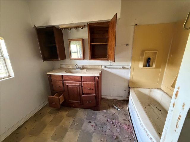 281 Road 3017b, Dayton, TX 77535