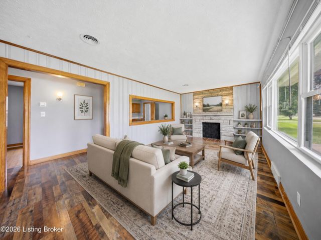 6412 South Dr, Louisville, KY 40272