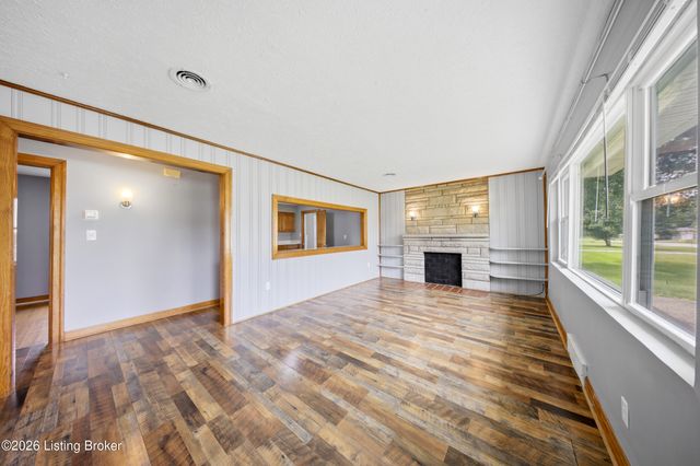 6412 South Dr, Louisville, KY 40272