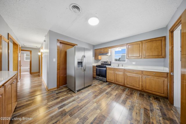 6412 South Dr, Louisville, KY 40272