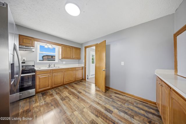 6412 South Dr, Louisville, KY 40272