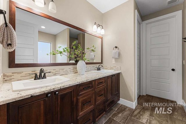 3208 S Fox Leash Ave, Eagle, ID 83616