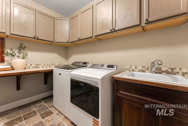 3208 S Fox Leash Ave, Eagle, ID 83616