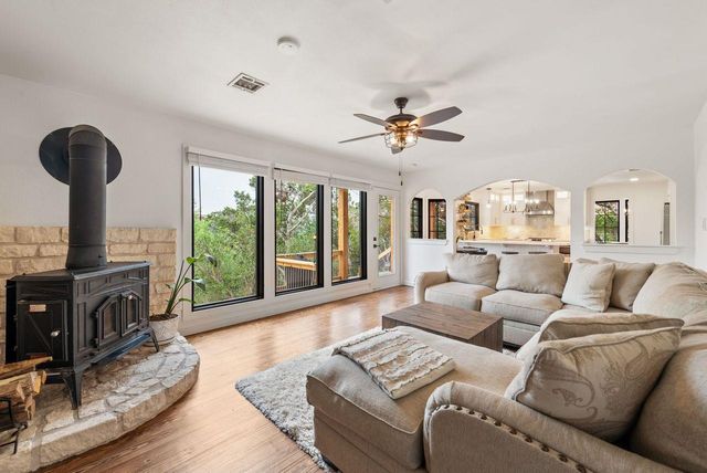 307 E Nautilus Ave, Lakeway, TX 78738