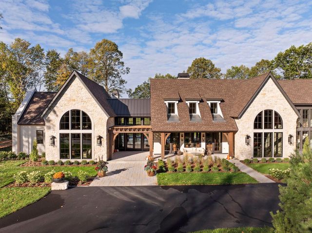 2295 Tamarack Drive, Medina, MN 55356
