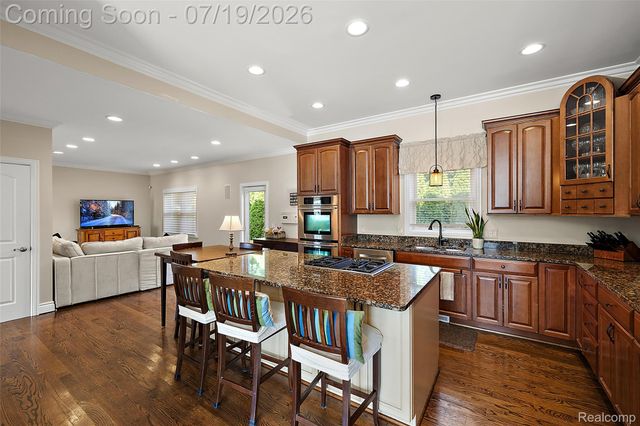 1370 Fieldway Drive, Bloomfield Charter Township, MI 48302