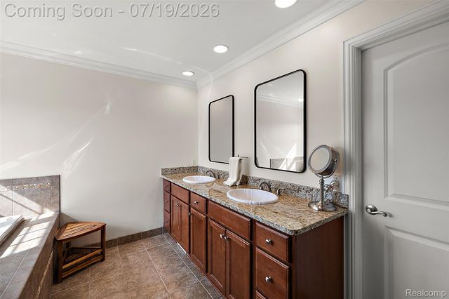 1370 Fieldway Drive, Bloomfield Charter Township, MI 48302