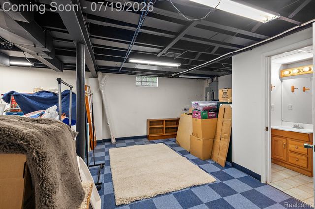 1370 Fieldway Drive, Bloomfield Charter Township, MI 48302