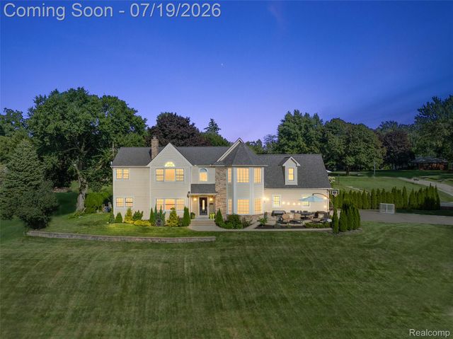 1370 Fieldway Drive, Bloomfield Charter Township, MI 48302
