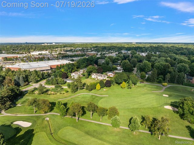 1370 Fieldway Drive, Bloomfield Charter Township, MI 48302