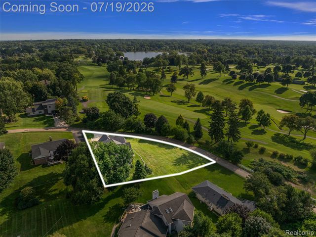 1370 Fieldway Drive, Bloomfield Charter Township, MI 48302
