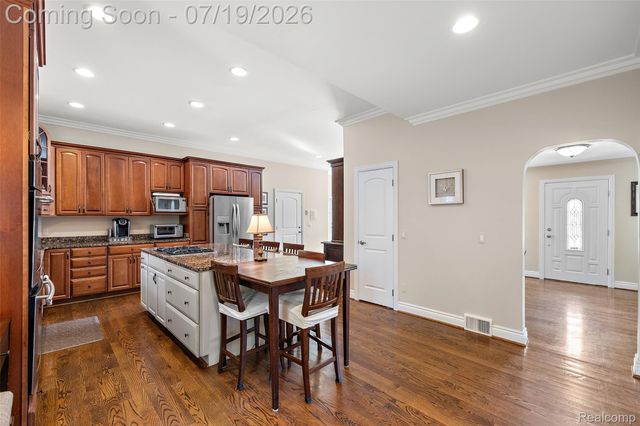 1370 Fieldway Drive, Bloomfield Charter Township, MI 48302