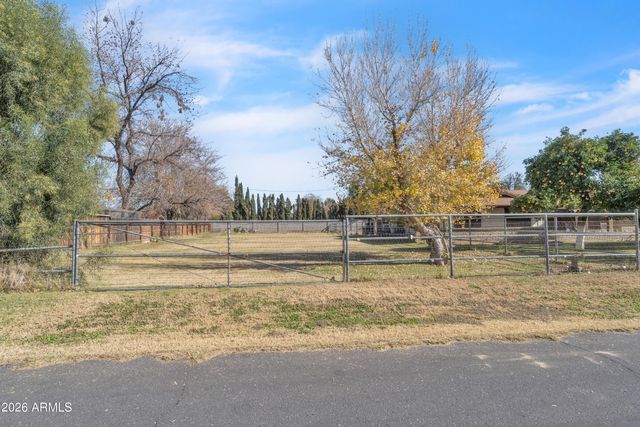 13201 N 64th Drive, Glendale, AZ 85304