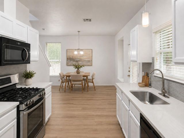 11816 Dave Silk DR, Austin, TX 78748