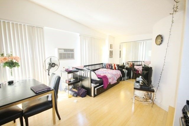 12 Stoneholm St 421, Boston, MA 02115