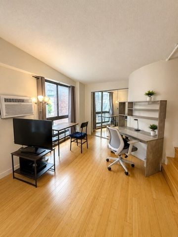 12 Stoneholm St 421, Boston, MA 02115