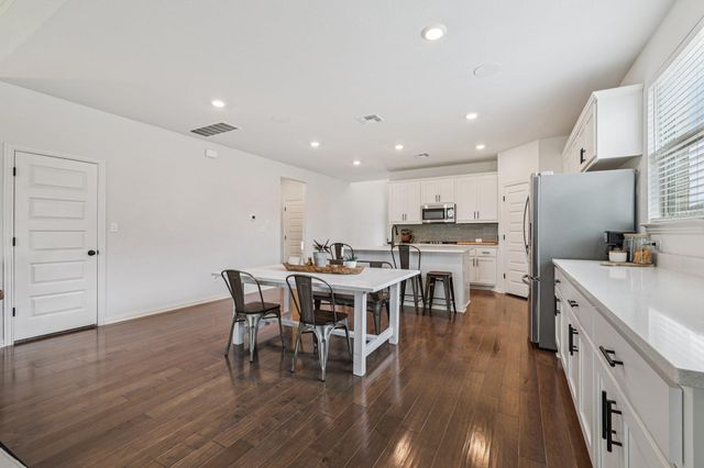 958 Pink Granite BLVD, Dripping Springs, TX 78620