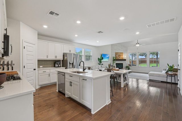 958 Pink Granite BLVD, Dripping Springs, TX 78620