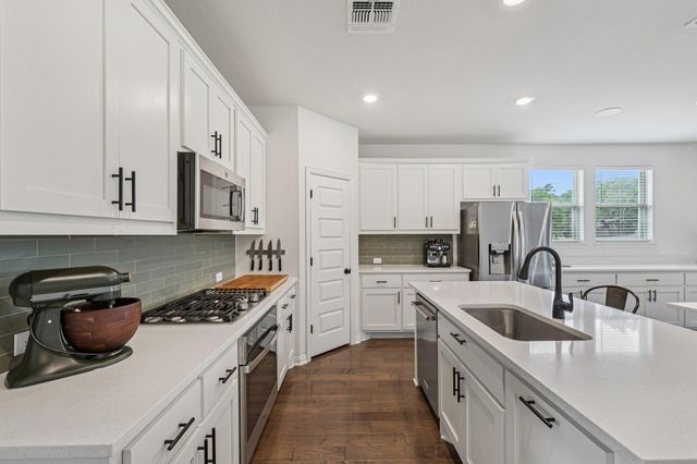 958 Pink Granite BLVD, Dripping Springs, TX 78620