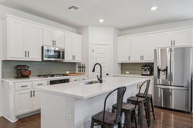 958 Pink Granite BLVD, Dripping Springs, TX 78620
