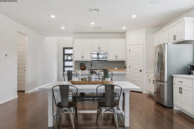 958 Pink Granite BLVD, Dripping Springs, TX 78620