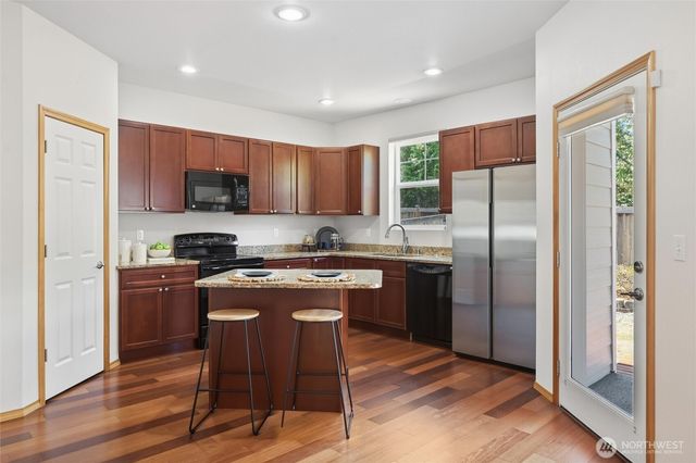20267 Fortune Place NE, Poulsbo, WA 98370