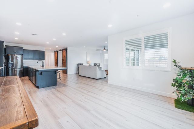 6141 E Peralta Way, Fresno, CA 93727