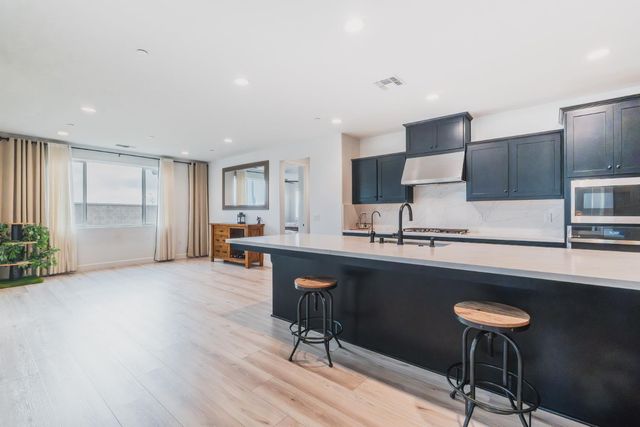 6141 E Peralta Way, Fresno, CA 93727