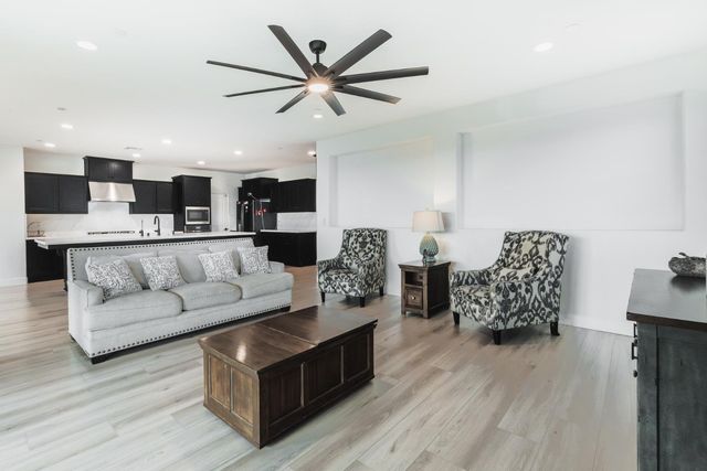 6141 E Peralta Way, Fresno, CA 93727