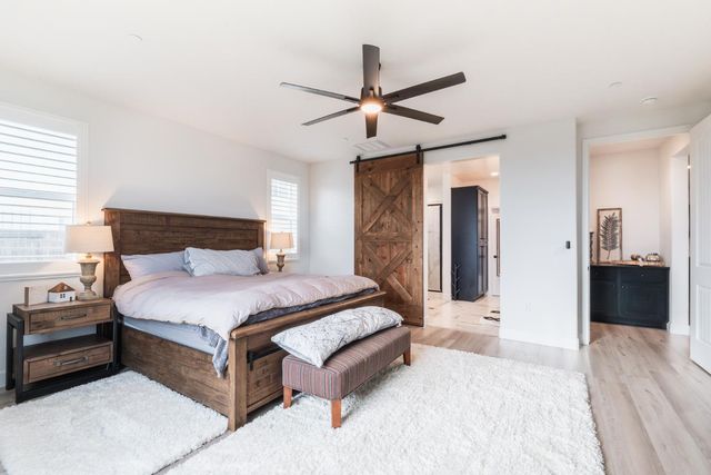 6141 E Peralta Way, Fresno, CA 93727