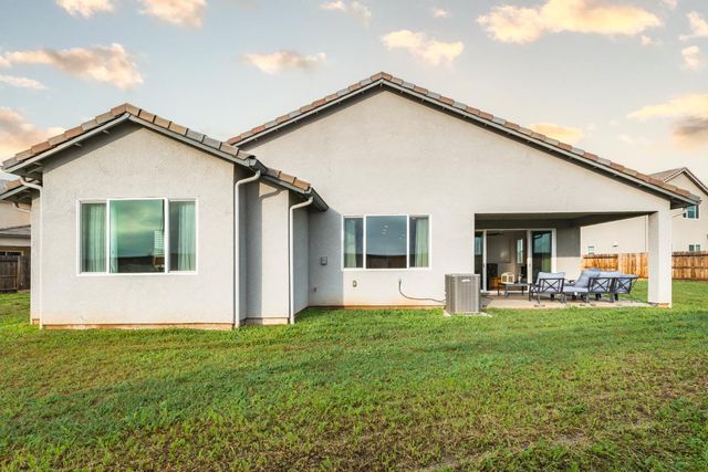 6141 E Peralta Way, Fresno, CA 93727