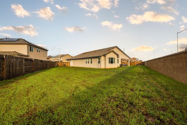 6141 E Peralta Way, Fresno, CA 93727