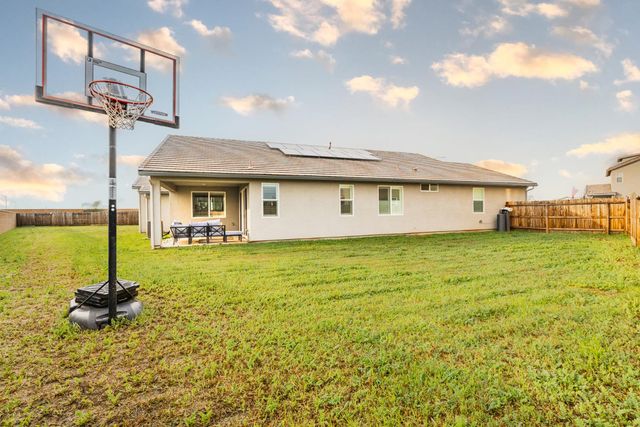 6141 E Peralta Way, Fresno, CA 93727