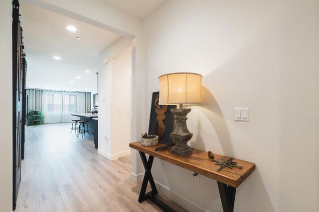 6141 E Peralta Way, Fresno, CA 93727