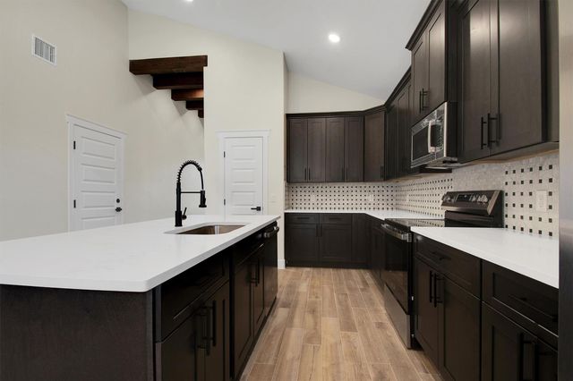 151 Kawainui LN, Bastrop, TX 78602