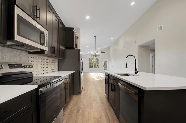 151 Kawainui LN, Bastrop, TX 78602