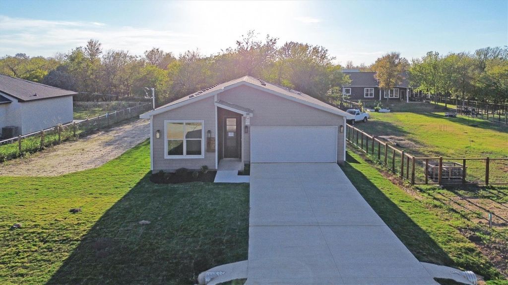 151 Kawainui LN, Bastrop, TX 78602