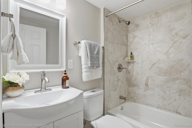 18689 Five Points Street, Redford Charter Township, MI 48240